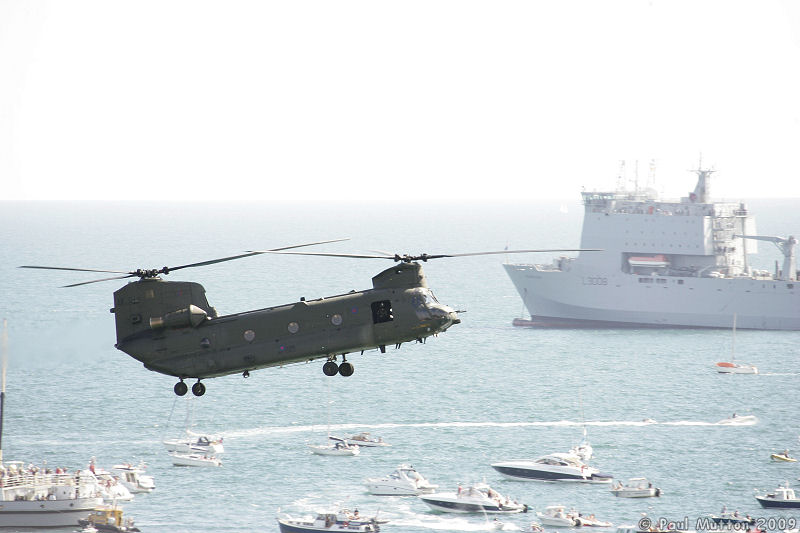  A8V7399 Chinook and Boats